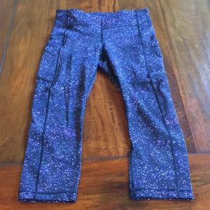 Lululemon crops. Size 6